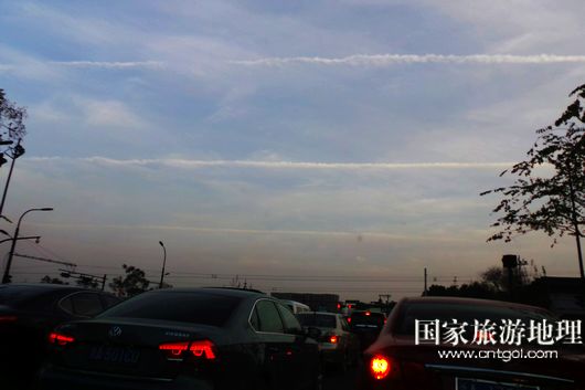 杭州天空惊现奇异云层壮观景象