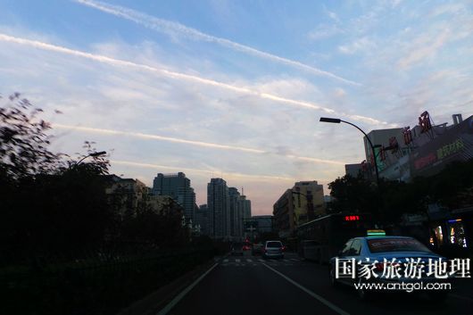 杭州天空惊现奇异云层壮观景象