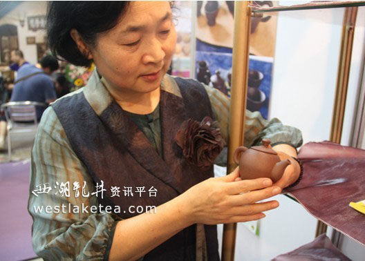 韩国砂壶陶艺广州茶博会展风情(图)