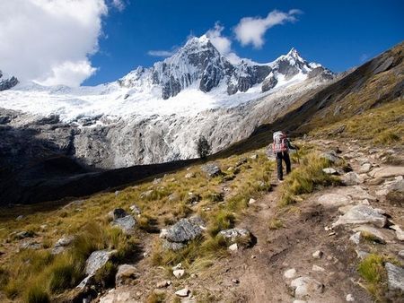 秘鲁布兰卡山脉圣塔克鲁兹步道。