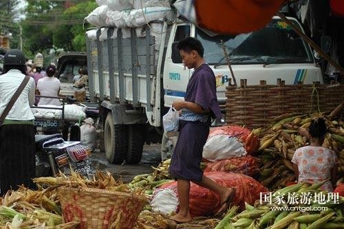 忙碌的集市