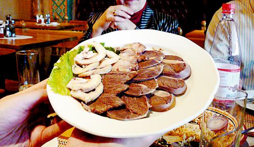 哈萨克斯坦用马肉做国菜