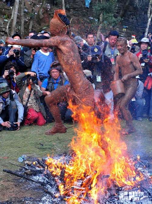 祭火崇拜 原始彝族阿细人的赤裸狂欢