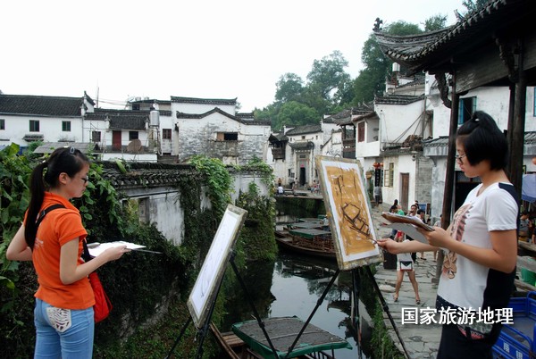 　　9月13日，座落在婺源县秋口镇李坑村“小桥、流水、人家”创作写生基地的李坑章文洒店农家乐。