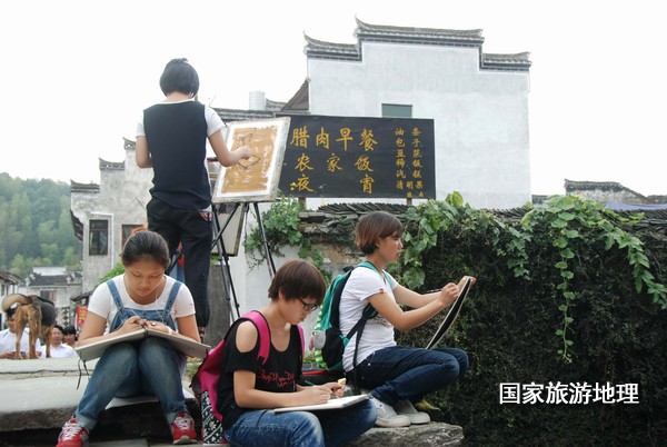 　　9月13日，座落在婺源县秋口镇李坑村“小桥、流水、人家”创作写生基地的李坑章文洒店农家乐。