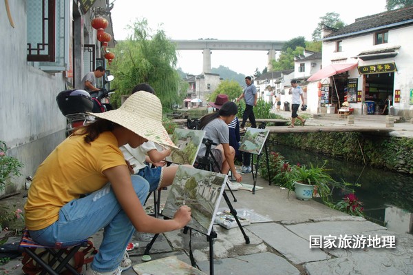 　　9月13日，座落在婺源县秋口镇李坑村“小桥、流水、人家”创作写生基地的李坑章文洒店农家乐。