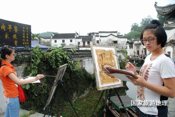 　　9月13日，座落在婺源县秋口镇李坑村“小桥、流水、人家”创作写生基地的李坑章文洒店农家乐。