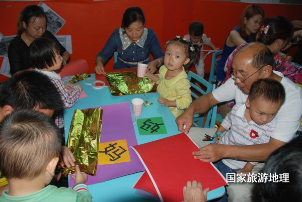 江西婺源：国庆童心绘“梦想”