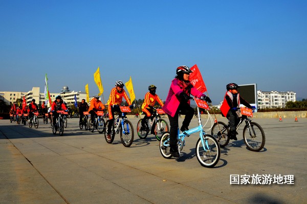江西婺源：健康环保骑行迎新年（图）