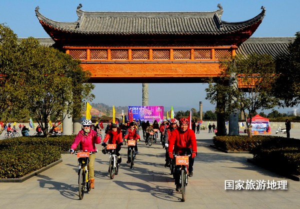 江西婺源：健康环保骑行迎新年（图）