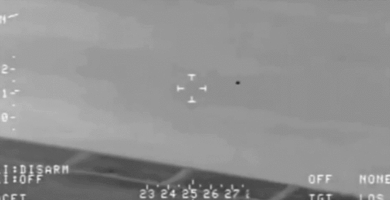 美国国土安全部意外拍到UFO 进出大海一分为二