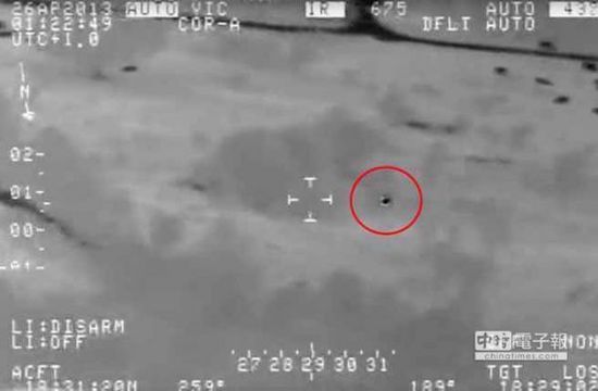 美国国土安全部拍到自海中迅速飞出的UFO。