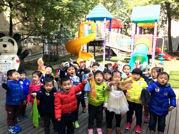 杭州娃传承雷锋精神做一名新时代的“小雷锋”(图)