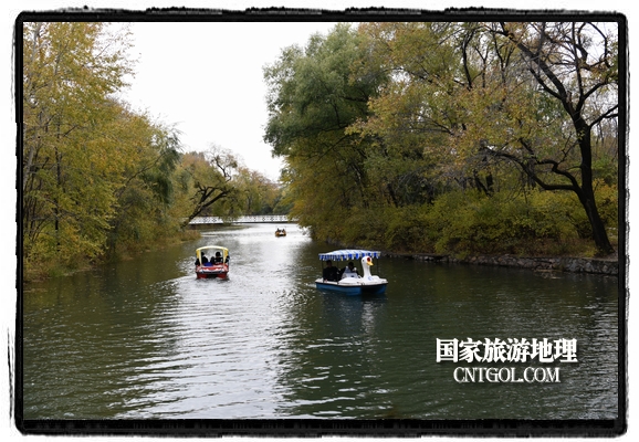 扎兰屯市五彩缤纷赏秋色“游人如织”（图）