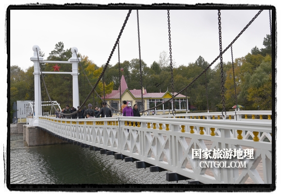 扎兰屯市五彩缤纷赏秋色“游人如织”（图）