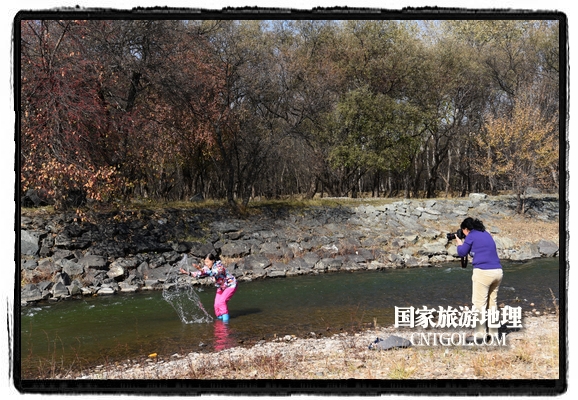 扎兰屯市五彩缤纷赏秋色“游人如织”（图）
