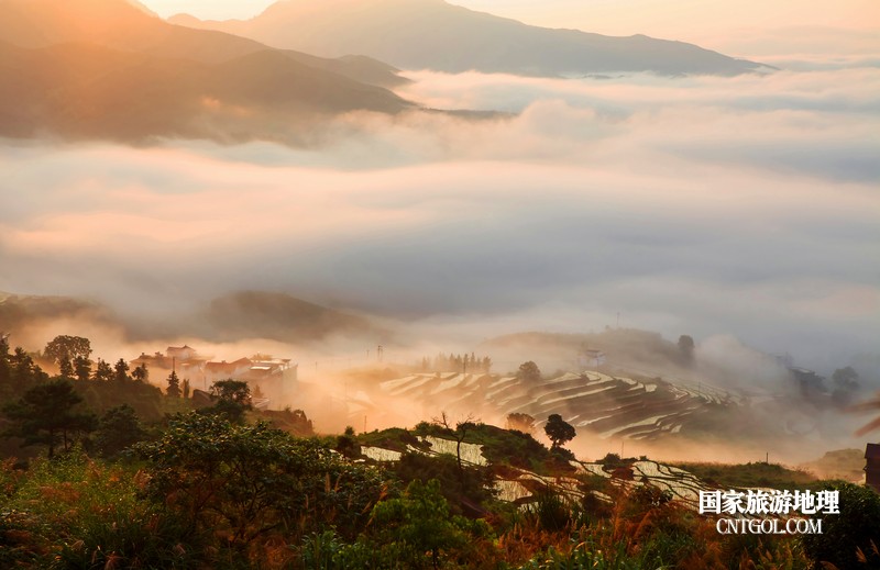 《灵山的早晨》 陈卫荣