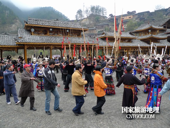 苗寨民族风情游