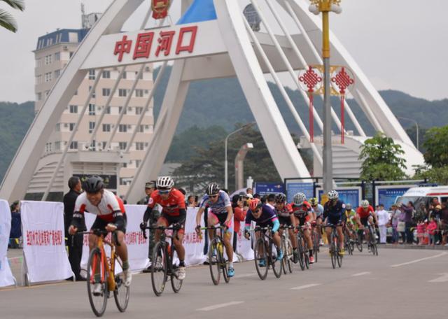 2018中国红河-越南老街 “两国一赛道”国际自行车赛圆满举行