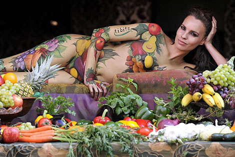 组图：女模特利用人体彩绘宣传素食主义