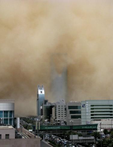 20年来最强沙尘暴袭击沙特首都(组图)