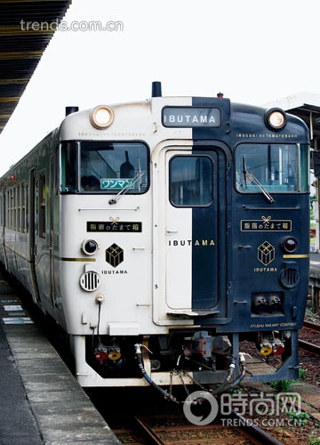 九州山野里的列车 环绕的那人那景