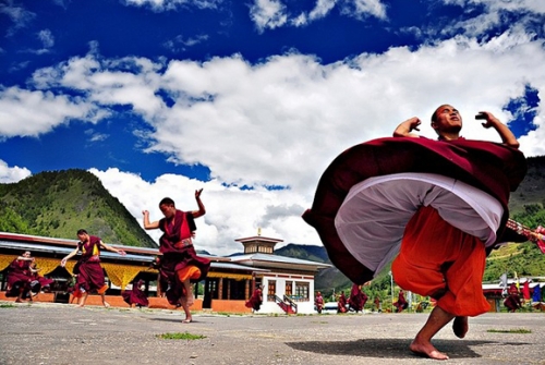 下一个“香格里拉” 跟随信徒的脚步膜拜神秘不丹