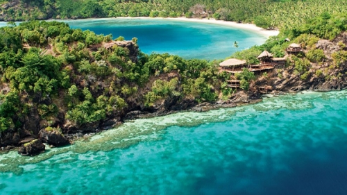 奔赴斐济尊贵私人度假岛 洁白沙滩上赤足漫步