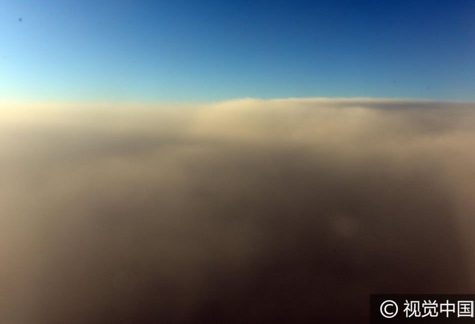 飞机上航拍西安上空的雾霾 灰霾围城仍未消散