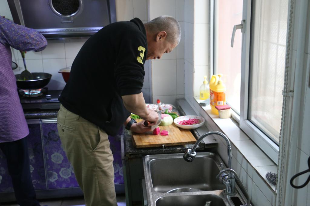亲切关怀 鼓舞干劲 激发动力 推动“访惠聚”驻村工作更上一层楼 窗体顶端 亲切的 自治区旅游发展委员会主要领导“五一”