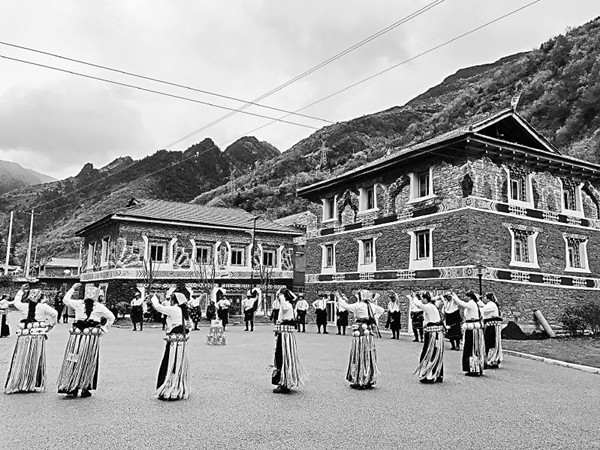 “智力下乡”社会化推进 四大片区贫困村吃上“旅游饭”