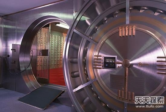 中国第一地下金库内部曝光:3万多个保险箱