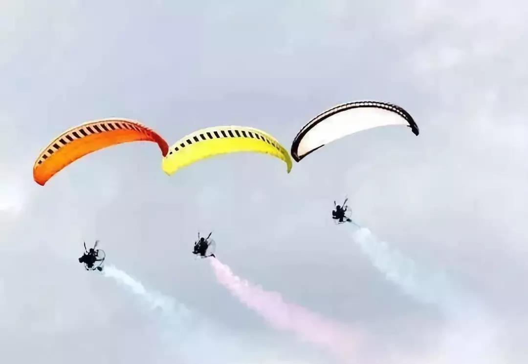 微信图片_20180712094404.jpg 围观这个周末来太原崛围山,观战滑翔伞挥洒飞翔梦