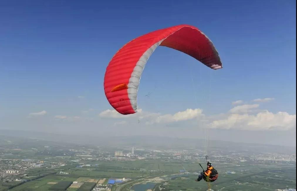 微信图片_20180712094435.jpg 围观这个周末来太原崛围山,观战滑翔伞挥洒飞翔梦