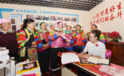 土族盘绣:农民指尖上的“非遗”