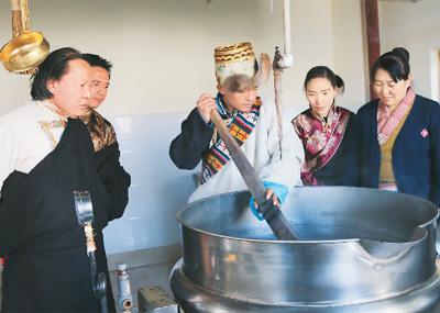 推动中国非遗走向世界