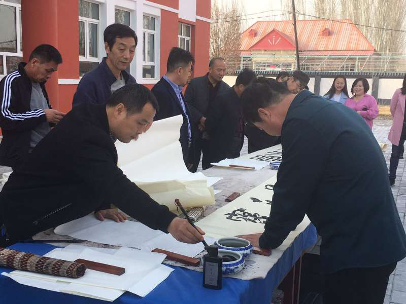 弘扬国粹 让墨香滋养心灵 霍尔果斯举办书法进校园活动