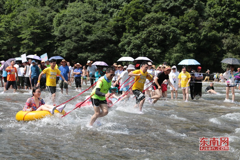 屏南白水洋:泼水狂欢 清凉度夏