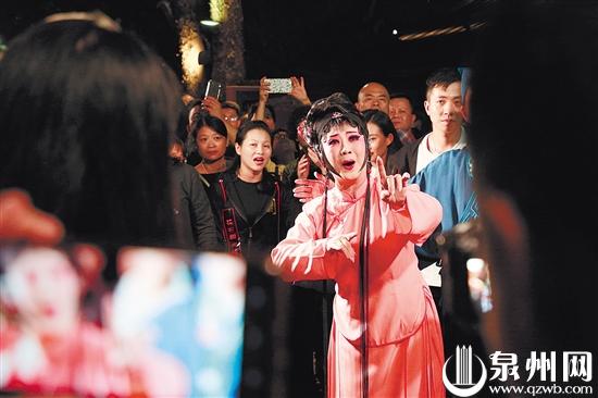 走下舞台 来到观众身边 800年梨园戏推沉浸式演出