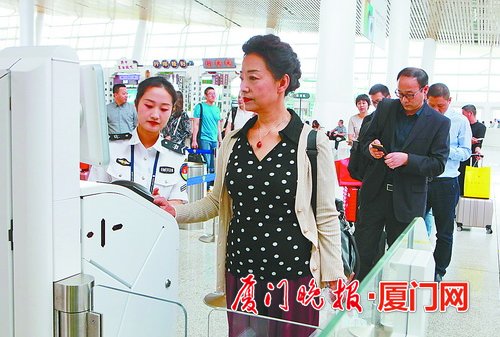 凭身份证“刷脸”通行 厦门机场智能乘机流程运行