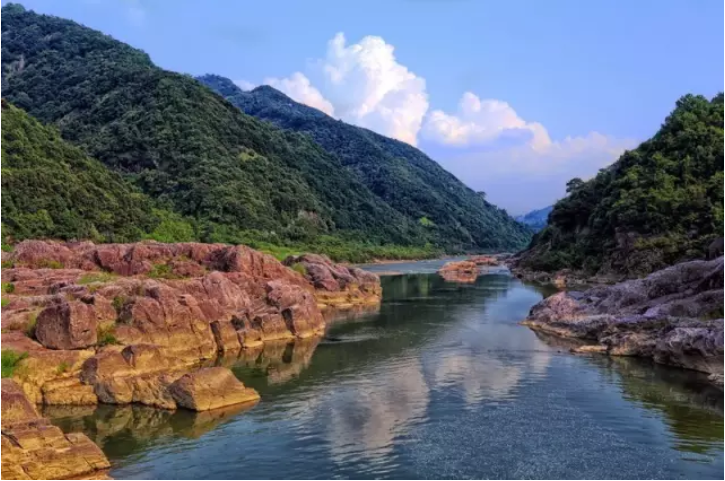 永泰另有一条美丽的溪,叫做大樟溪,水清的清白,弯弯曲曲直向远方,附近