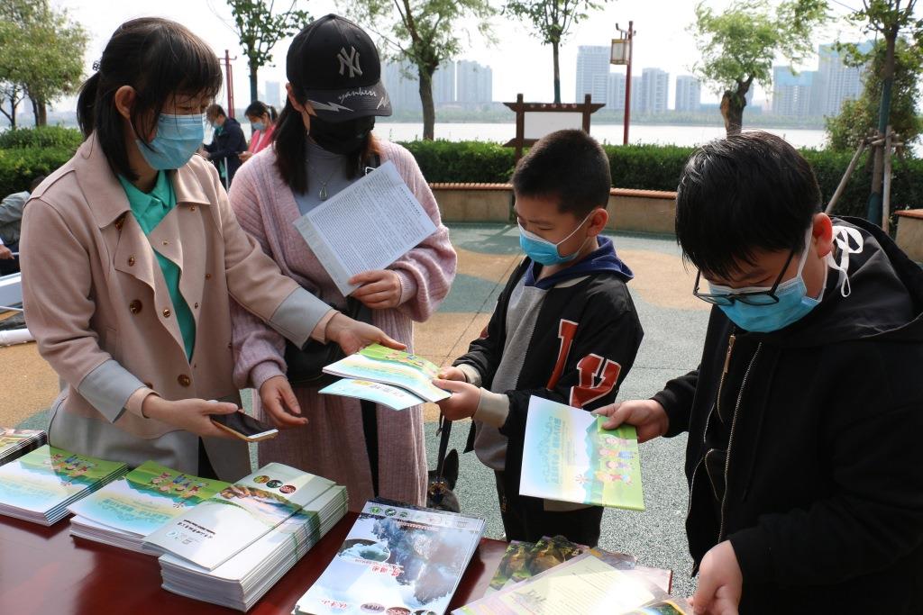 伏牛山开展“422地球日”宣传活动