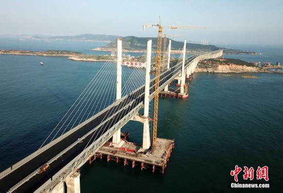 航拍建设中的福建平潭海峡公铁两用大桥